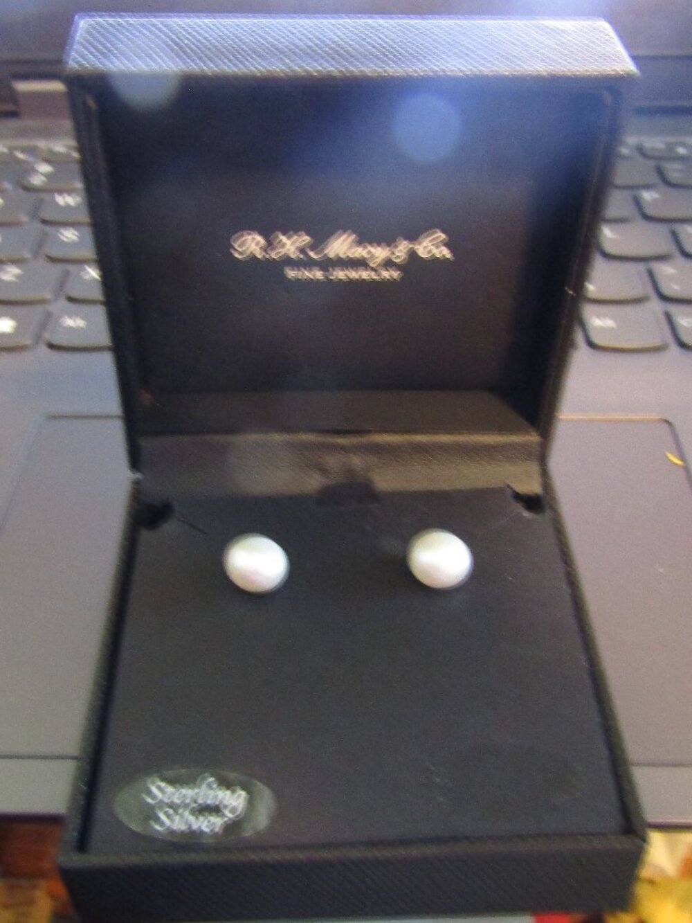 R.H. MACY & CO FINE JEWELRY w/Box CULTURED PEARL STUD SILVER EARRINGS signed 925